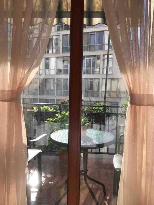 Mimosa'S Apartment With Lovely Balcony 티라나 외부 사진